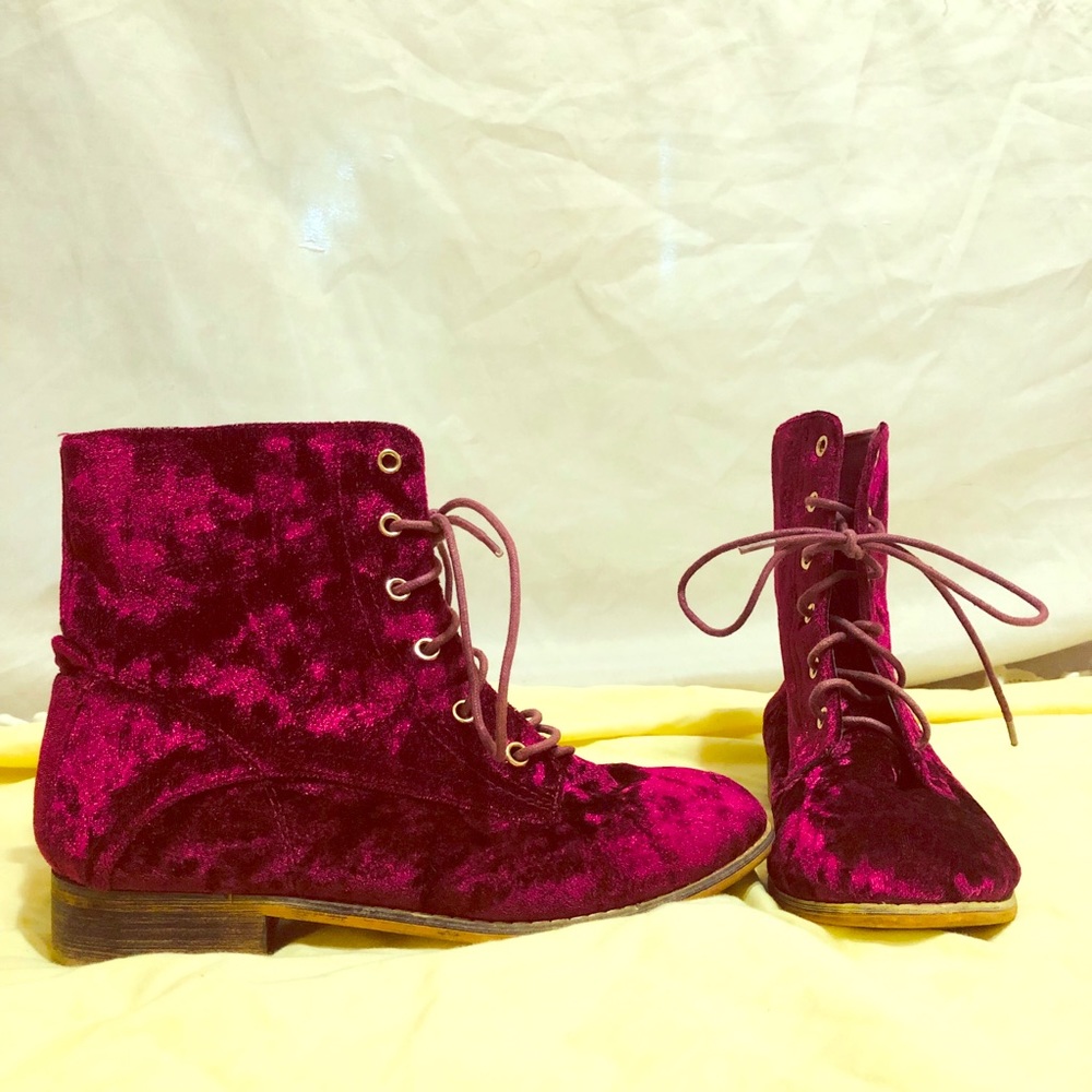 Burgundy velvet booties FREE SHIPPING 🔮✨